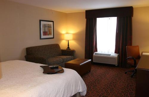 Peru Hotel | Hampton Inn and Suites Peru