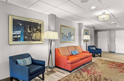 Naperville Hotel | Hampton Inn Chicago/Naperville