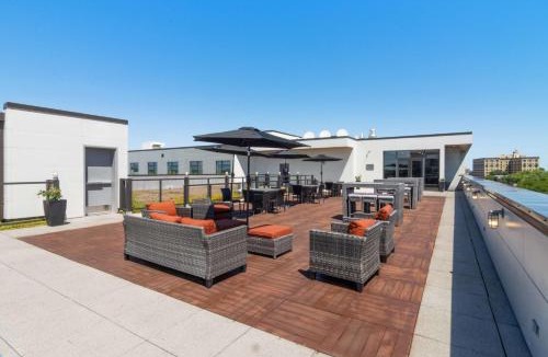 Rogers Park Hotel | Hampton Inn Chicago North-Loyola Station, Il
