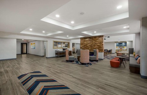 Linden Hotel | Hampton Inn Linden
