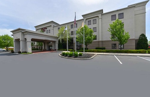 Linden Hotel | Hampton Inn Linden