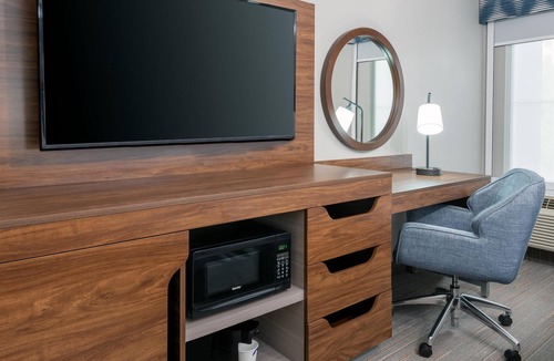 Charlottesville Hotel | Hampton Inn & Suites Charlottesville-At the University