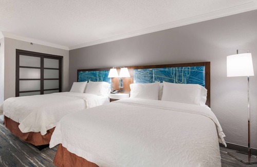 Hoffman Estates Hotel | Hampton Inn & Suites Chicago/Hoffman Estates