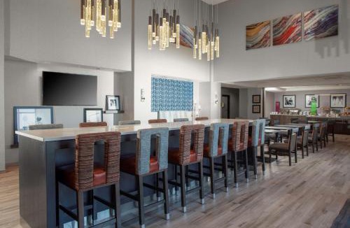 Burr Ridge Hotel | Hampton Inn & Suites Chicago-Burr Ridge