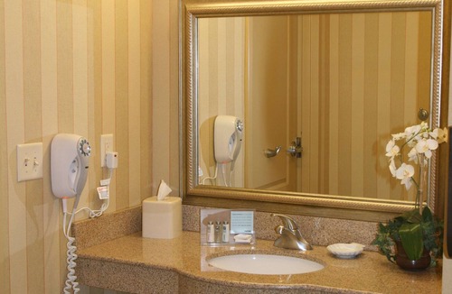 St. Charles Hotel | Hampton Inn & Suites Chicago/St. Charles