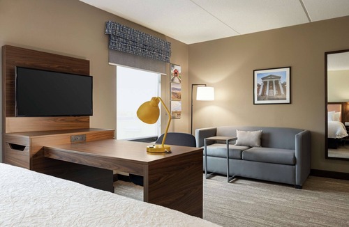 Frederick Hotel | Hampton Inn & Suites Frederick-Fort Detrick