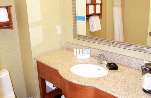Quad Cities Hotel | Hampton Inn & Suites Moline-Quad City Int'l Aprt