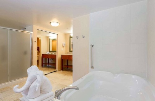 Crown Heights Hotel | Hampton Inn & Suites Poughkeepsie
