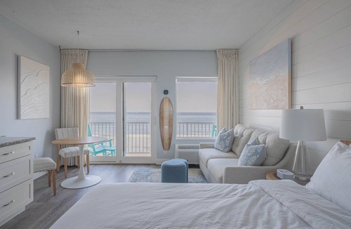Hampton Apartment | Hampton Tides | Ocean Views | Top Floor Balcony