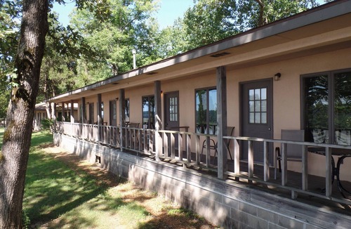 Golconda House | Handicap Accessible Studio w/Full Kitchen on the River