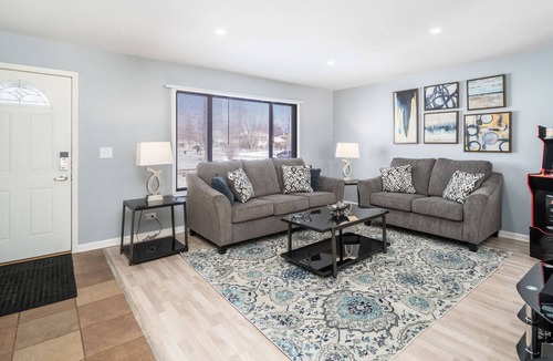 Bloomingdale House | Hanover Park Rental