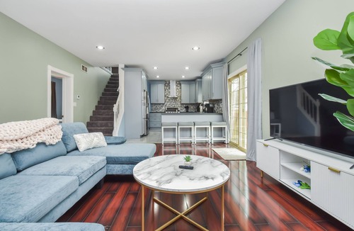 Peoria Heights House | Happy at the Heights: 3+BRs/3BA
