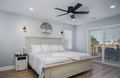 Fox Lake House | Harbor Clubhouse Modern Waterfront with Hot Tub and Pet Friendly