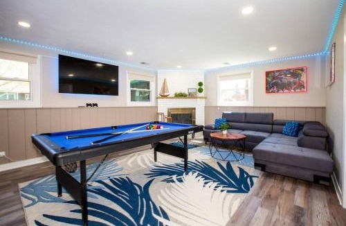Winthrop Harbor House | Harbor Haven Game Room Gym