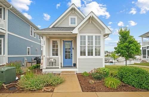 Ottawa House | Harbor Inn - Ship, Captain, Crew