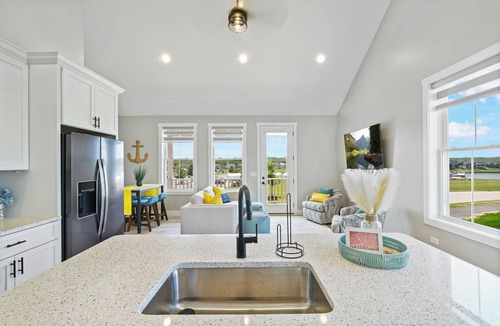 Ottawa House | Harbor me Away 3bed 2.5 bath