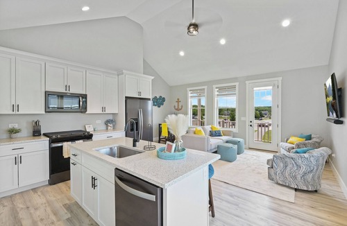 Ottawa House | Harbor me Away 3bed 2.5 bath