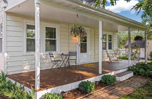 Winnebago House | Harvest Haven- Cozy Downtown Winnebago Retreat