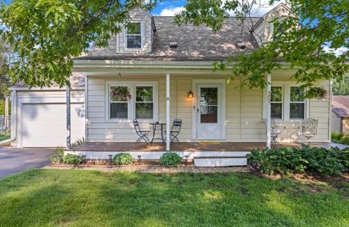 Winnebago House | Harvest Haven- Cozy Downtown Winnebago Retreat