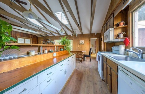 Austerlitz Cottage | Harvey Mountain Lodge by State Forest