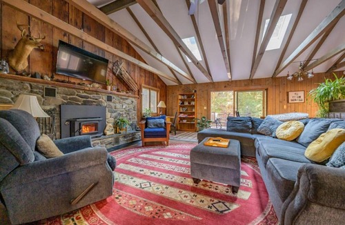 Austerlitz House | Harvey Mountain Lodge by State Forest