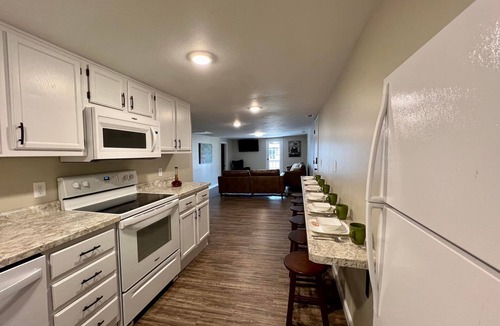 Alto Pass Apartment | Havisham House Suite 88 - 3 bedroom, 2 bath, wine trail, bourbon bar -Alto Pass
