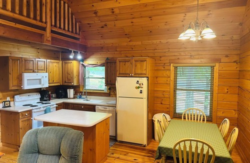 Morganton Cabin | Hawk's View-a piece of Southern Comfort