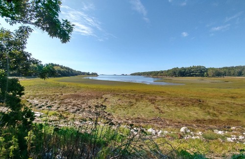 Georgetown House | Heal's Eddy Ocean Front & Unobstructed View of Pond Island Light