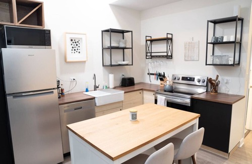 Lincoln Park Apartment | Heart of Lincoln park