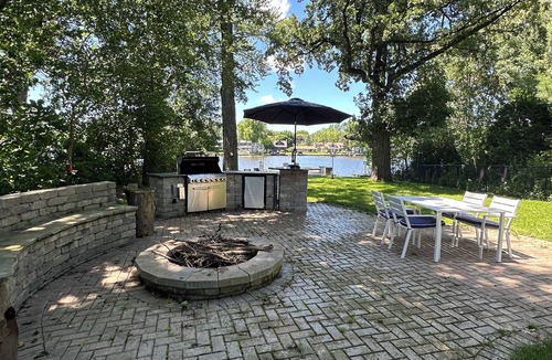 McHenry House | Heart of the Fox River House