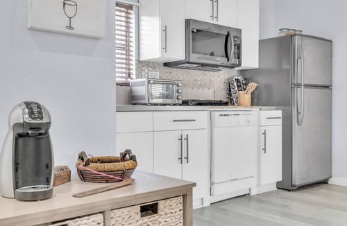 North Miami House | Hidden Gem Tiny house centrally located in nature