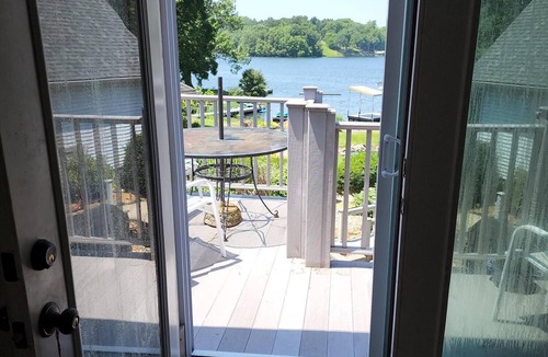 Marion House | Hidden Gem- with the best view of Lake of Egypt! - Kayaks included/1 bed/1 bath!