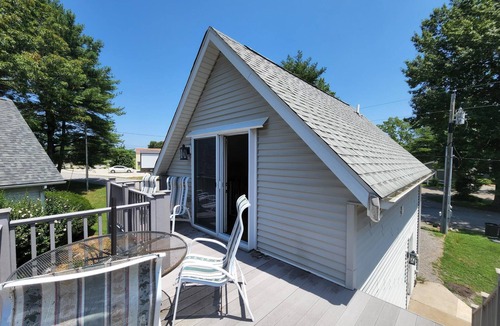 Marion House | Hidden Gem- with the best view of Lake of Egypt! - Kayaks included/1 bed/1 bath!