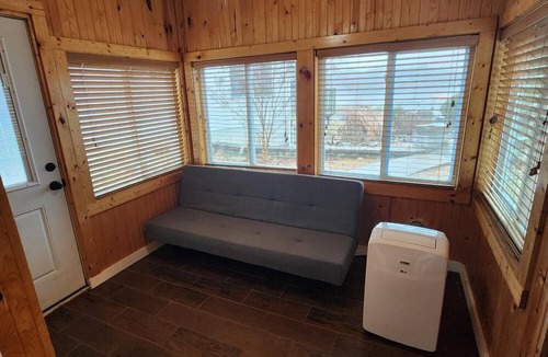 Marion House | Hidden Gem- with the best view of Lake of Egypt! - Kayaks included/1 bed/1 bath!