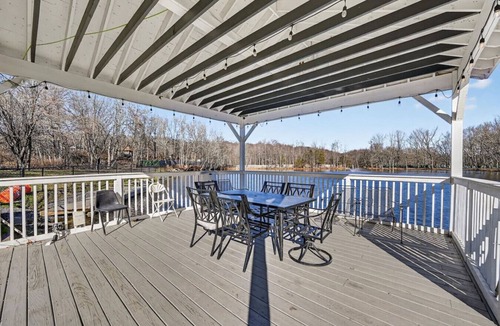 Monroe Apartment | Hidden Lakefront Gem on a Gated Countryside Escape
