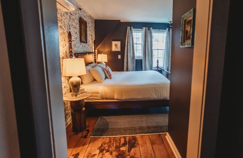 Lenox House | Hideaway Inn Lenox