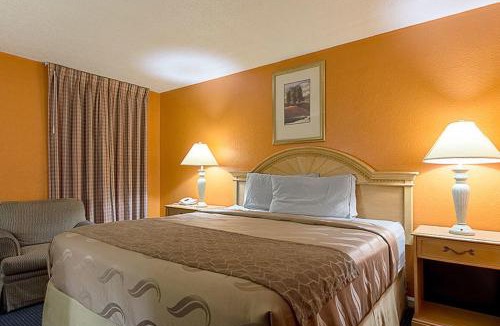 Paris Hotel | Highway Inn