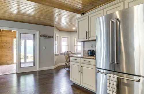 Stallion Springs House | Hiking, Wineries & More! Mtn-View Gem in Tehachapi