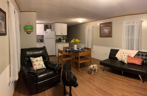 Murphysboro Cottage | Hilltop Cottage