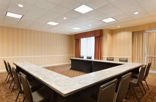 Oakbrook Terrace Hotel | Hilton Garden Inn Oakbrook Terrace
