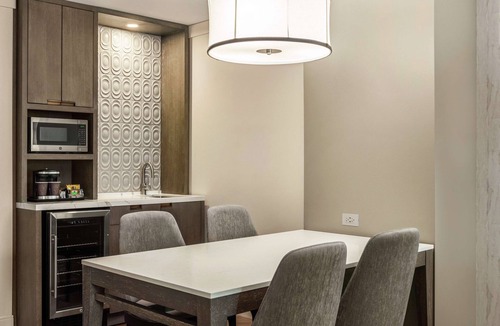 Streeterville Hotel | Hilton Grand Vacations Club Chicago Magnificent Mile