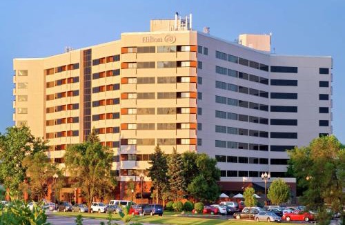 Oakbrook Terrace Hotel | Hilton Suites Chicago/Oakbrook Terrace