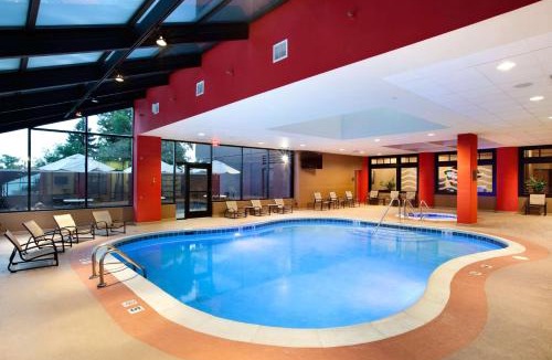 Oakbrook Terrace Hotel | Hilton Suites Chicago/Oakbrook Terrace