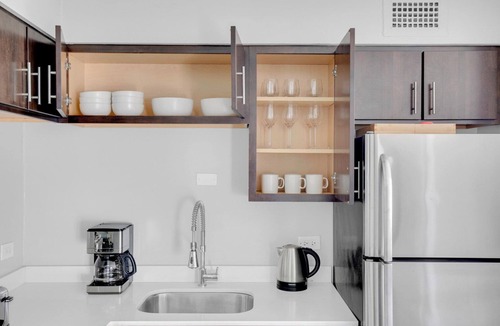 Edgewater Beach Apartment | Hip Edgewater Studio w/Gym, Deck & Lounge, 5 blocks to L, by Blueground