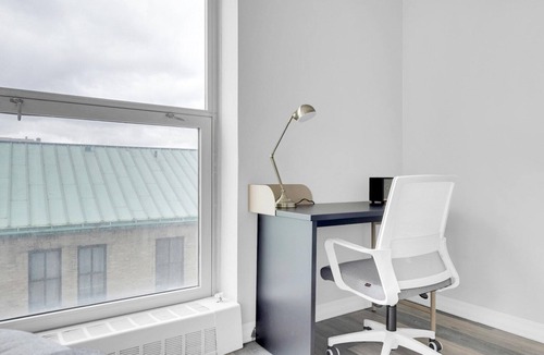 Edgewater Beach Apartment | Hip Edgewater Studio w/Gym, Deck & Lounge, 5 blocks to L, by Blueground