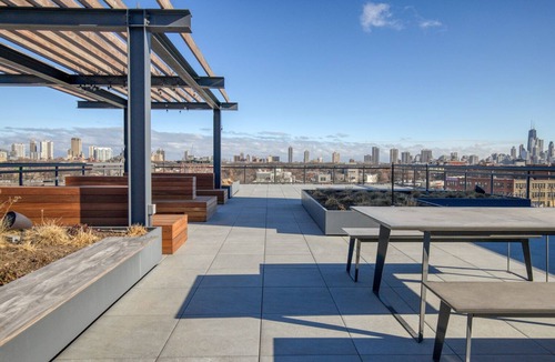 Sheffield Neighbors Apartment | Hip Lincoln Park Studio w/Lounge, Roof & Gym, near DePaul, by Blueground