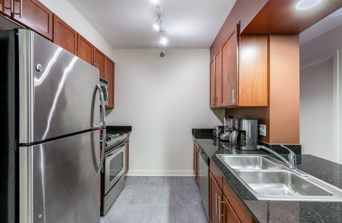 Downtown Chicago Apartment | Hip Loop 1BR w/Gym, Pool, W/D, nr. Financial District, by Blueground