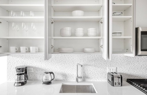 South Loop Apartment | Hip South Loop Studio w/Lounge, Pool & Gym nr Grant Park, by Blueground
