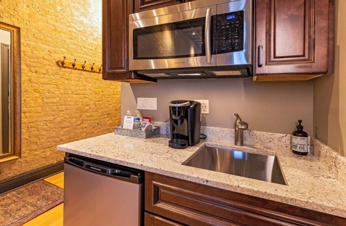West Dundee Apartment | Hip Urban Loft-Small Town Charm - 124 LOFTS #2