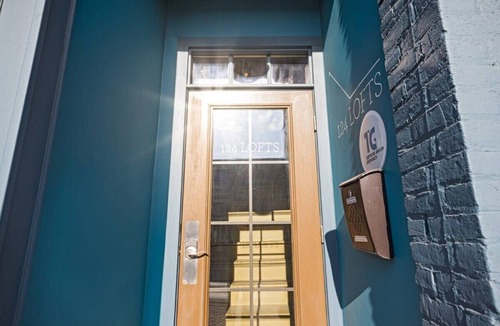 West Dundee Apartment | Hip Urban Loft-Small Town Charm - 124 LOFTS #2